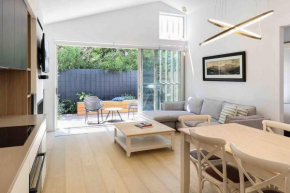 Beach luxury retreat- 2 bedroom, 2 bathroom, shops, pet friendly, parking, Ocean Grove